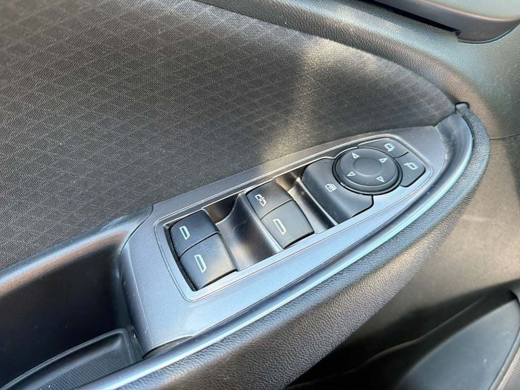 Thumbnail: 2020 Chevrolet Malibu - 25