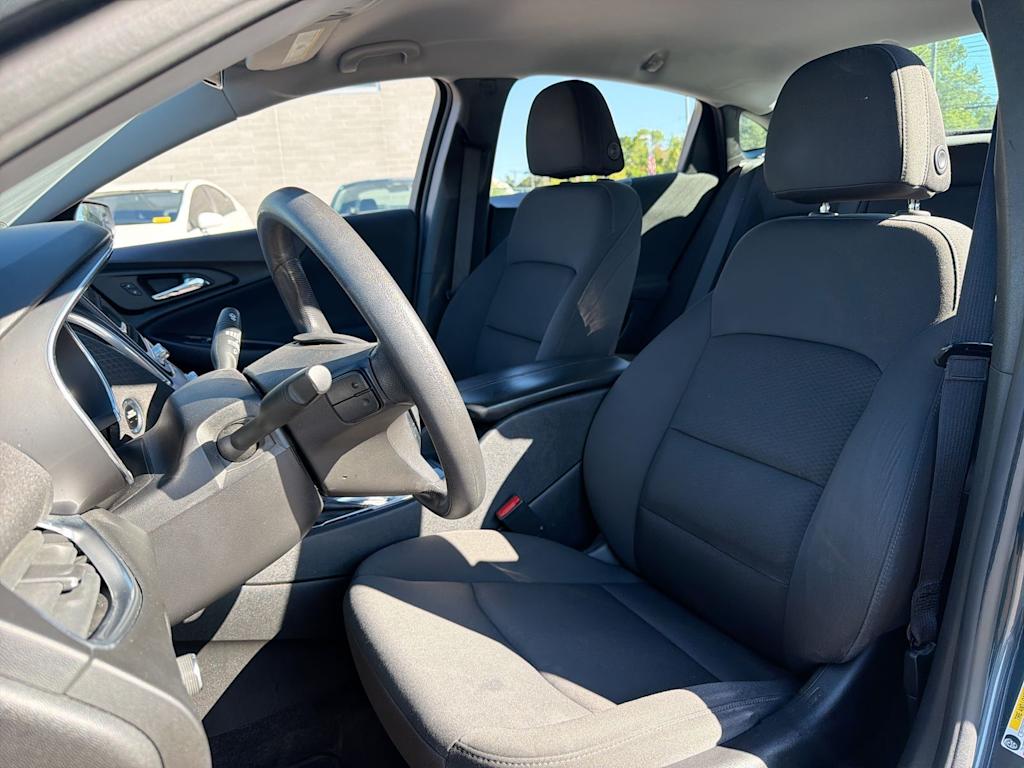 Thumbnail: 2020 Chevrolet Malibu - 10