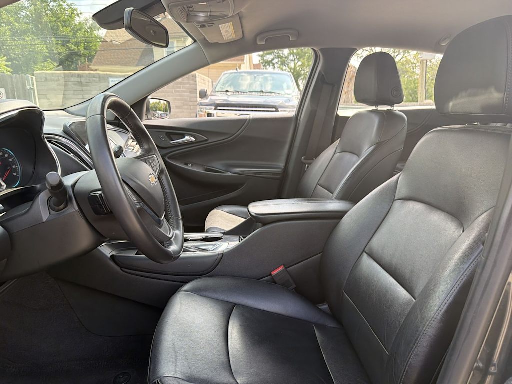 Thumbnail: 2017 Chevrolet Malibu - 10