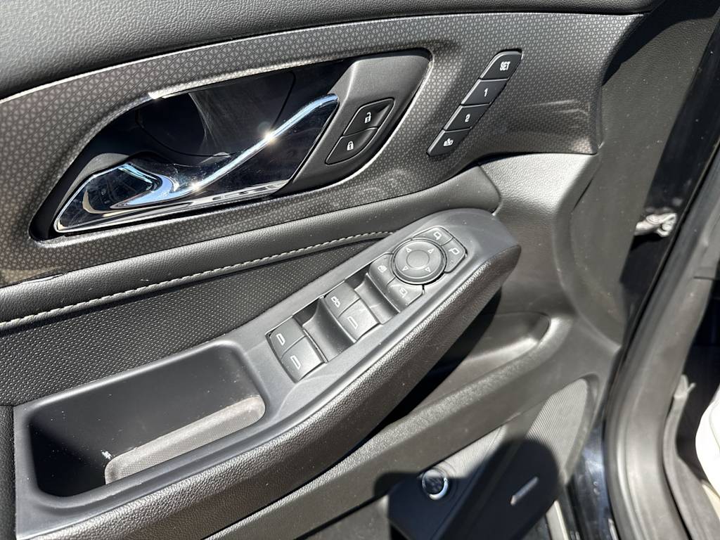 Thumbnail: 2022 Chevrolet Traverse - 25