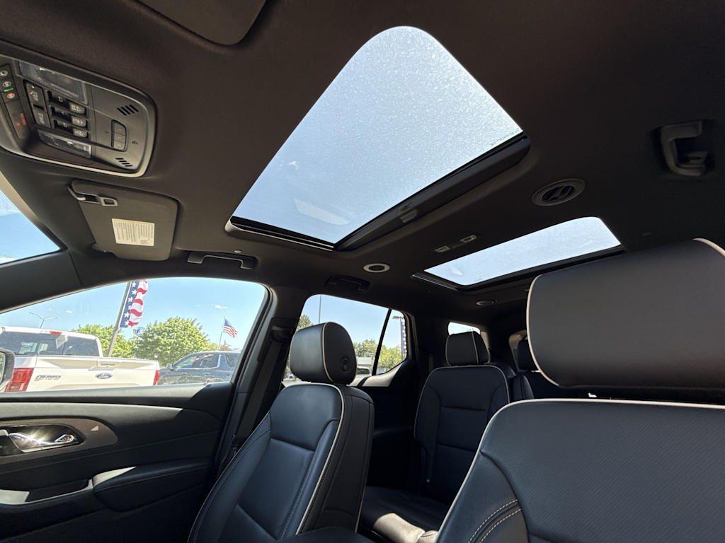 Thumbnail: 2022 Chevrolet Traverse - 26