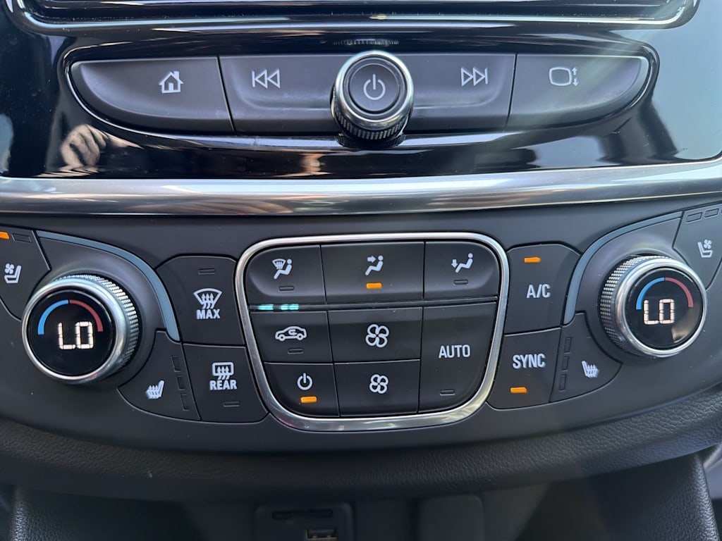 Thumbnail: 2020 Chevrolet Traverse - 30