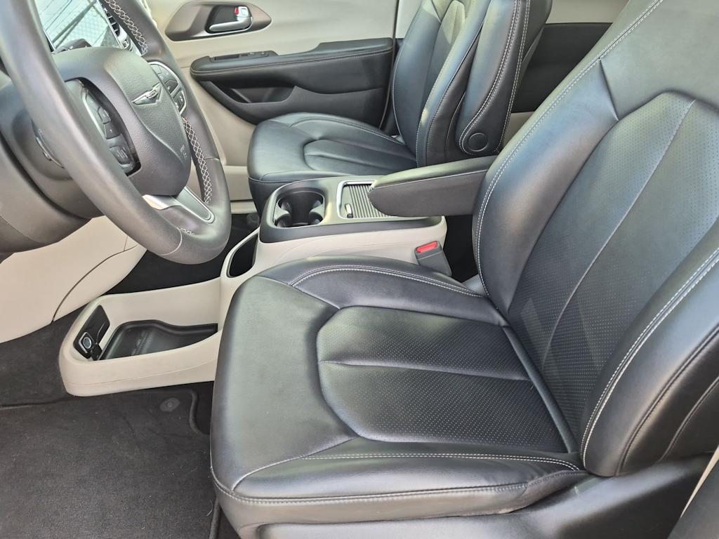 Thumbnail: 2024 Chrysler Pacifica - 10