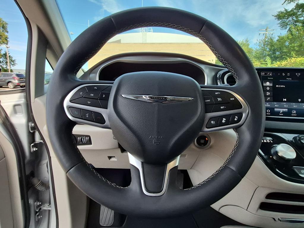 Thumbnail: 2024 Chrysler Pacifica - 12