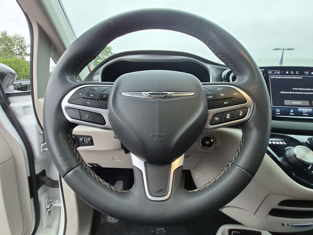 Thumbnail: 2024 Chrysler Pacifica - 9