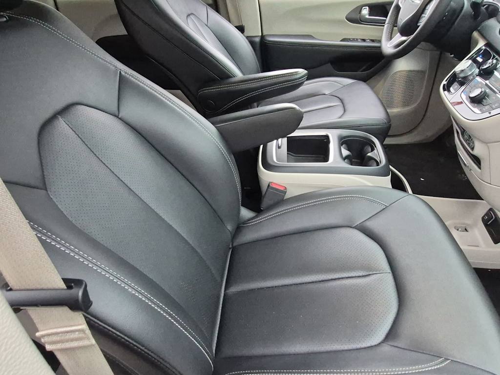 Thumbnail: 2024 Chrysler Pacifica - 24