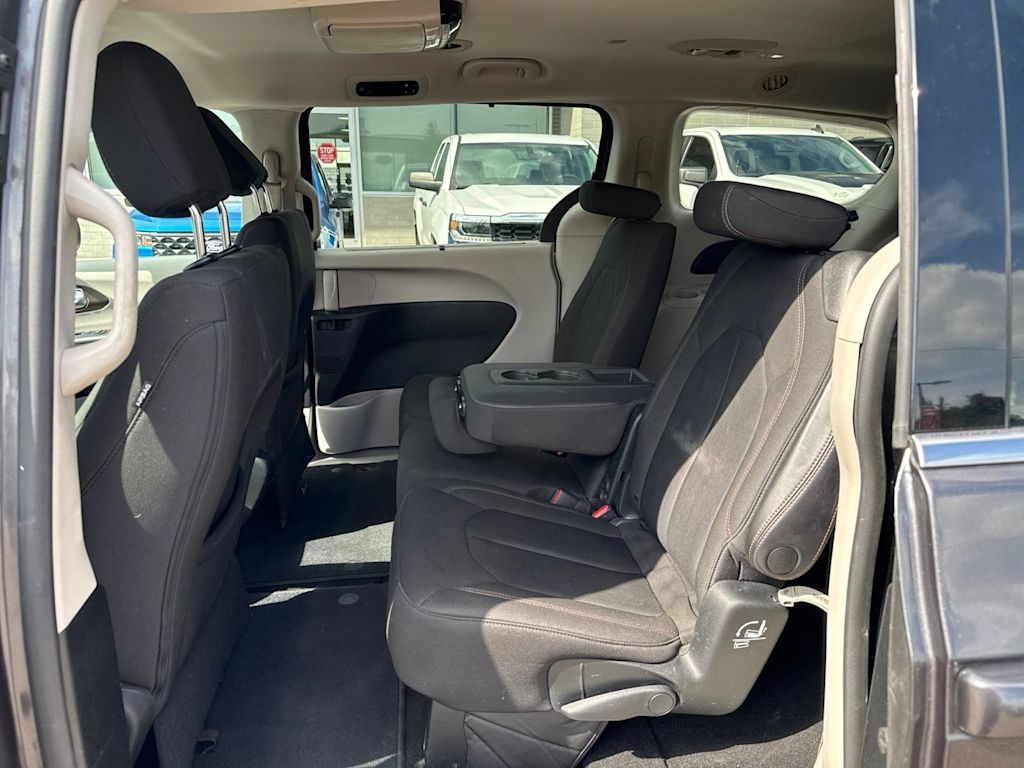 Thumbnail: 2018 Chrysler Pacifica - 15