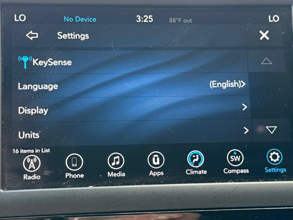 Thumbnail: 2018 Chrysler Pacifica - 28
