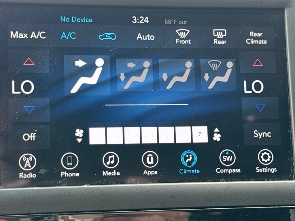 Thumbnail: 2018 Chrysler Pacifica - 26