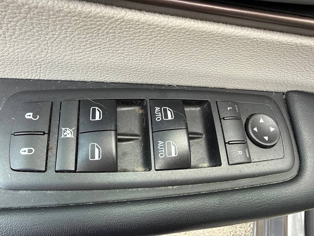 Thumbnail: 2018 Chrysler Pacifica - 16