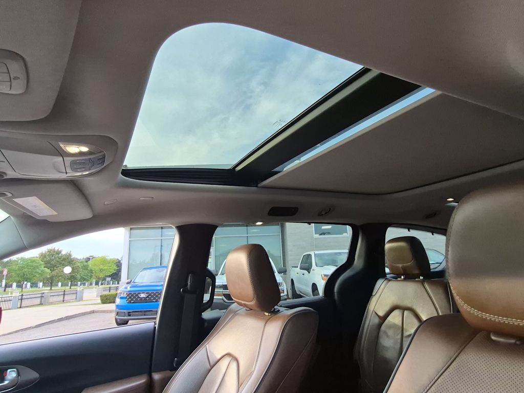 Thumbnail: 2019 Chrysler Pacifica - 20