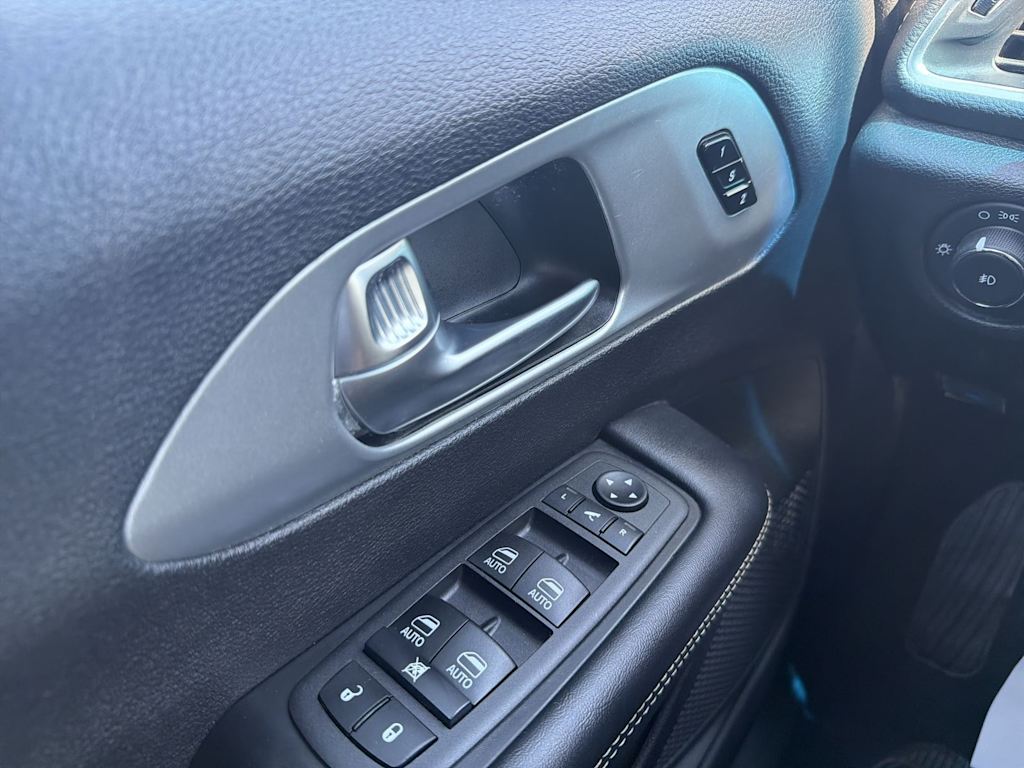 Thumbnail: 2026 Chrysler Pacifica - 29