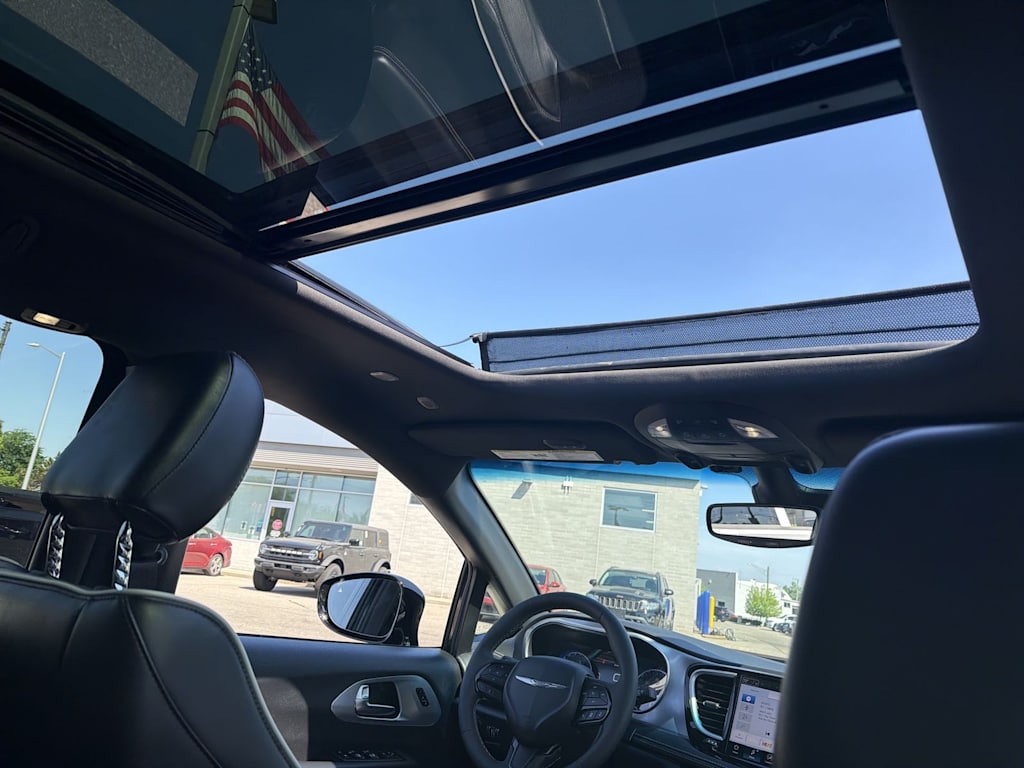 Thumbnail: 2026 Chrysler Pacifica - 27