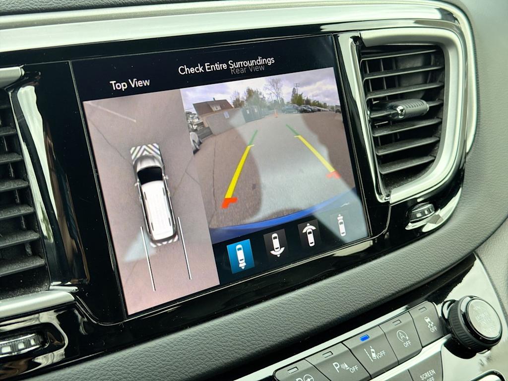 Thumbnail: 2020 Chrysler Pacifica - 31
