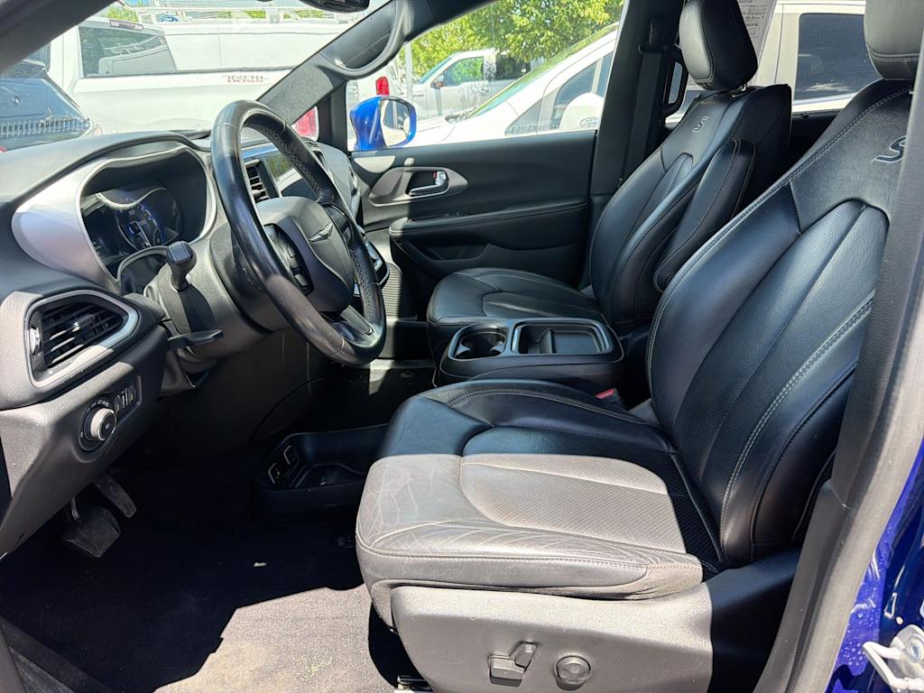 Thumbnail: 2020 Chrysler Pacifica - 10