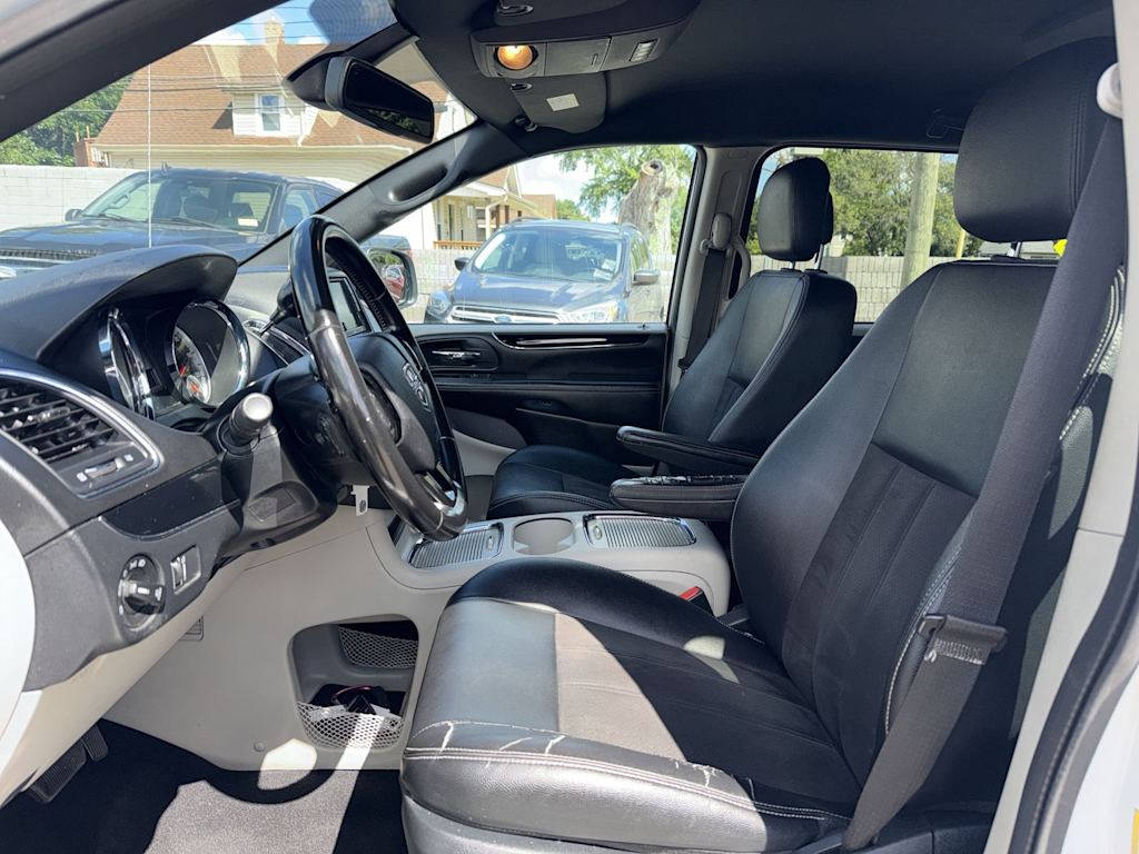 Thumbnail: 2020 Dodge Grand Caravan - 10
