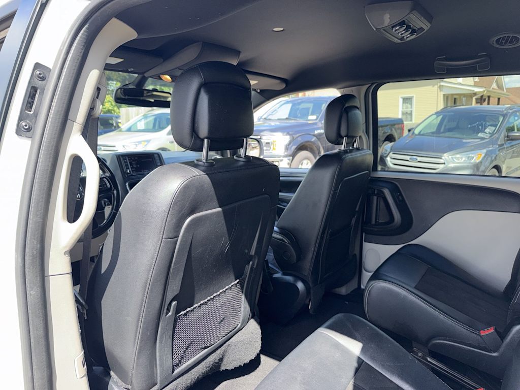 Thumbnail: 2020 Dodge Grand Caravan - 12