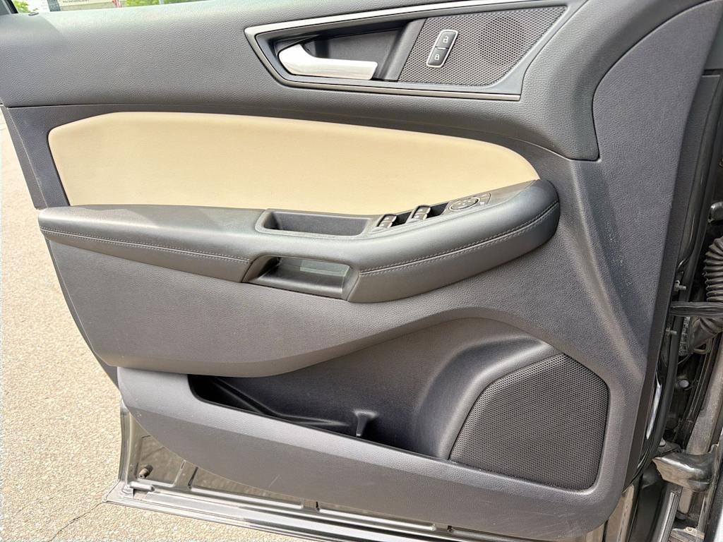 Thumbnail: 2020 Ford Edge - 32