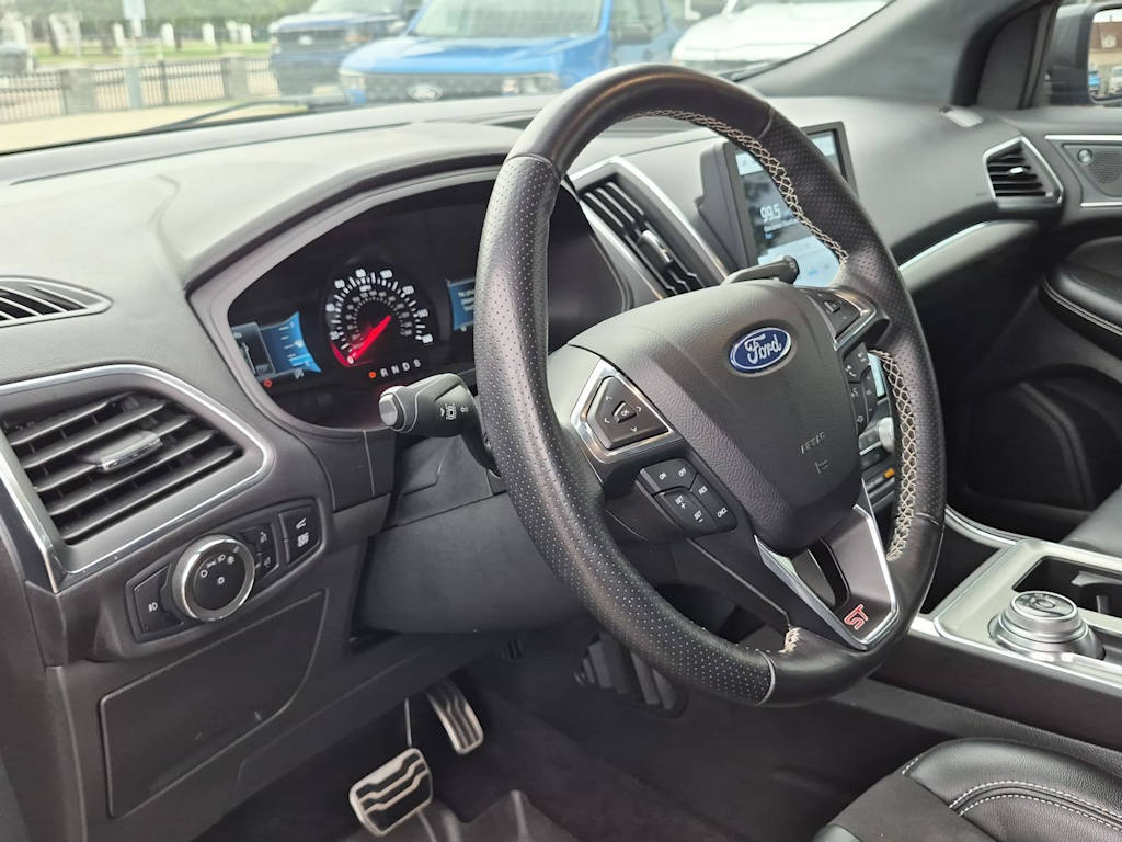 Thumbnail: 2023 Ford Edge - 2