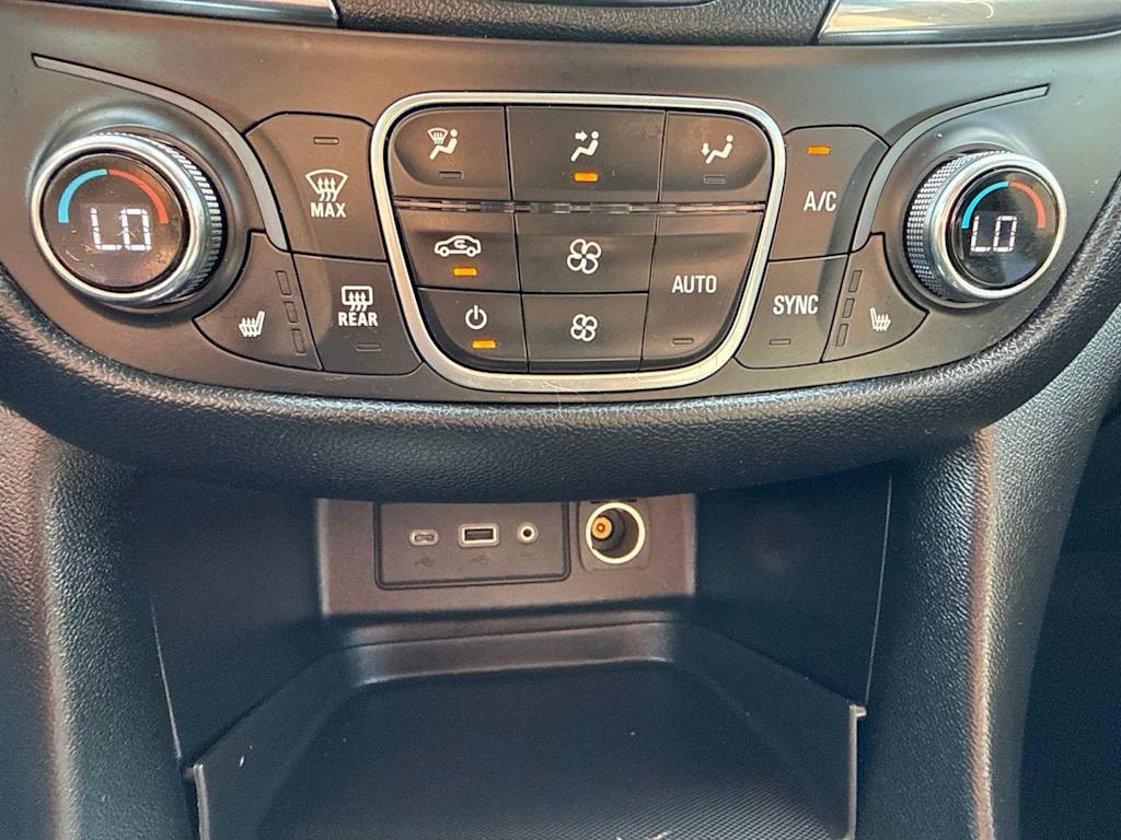Thumbnail: 2020 Chevrolet Equinox - 31