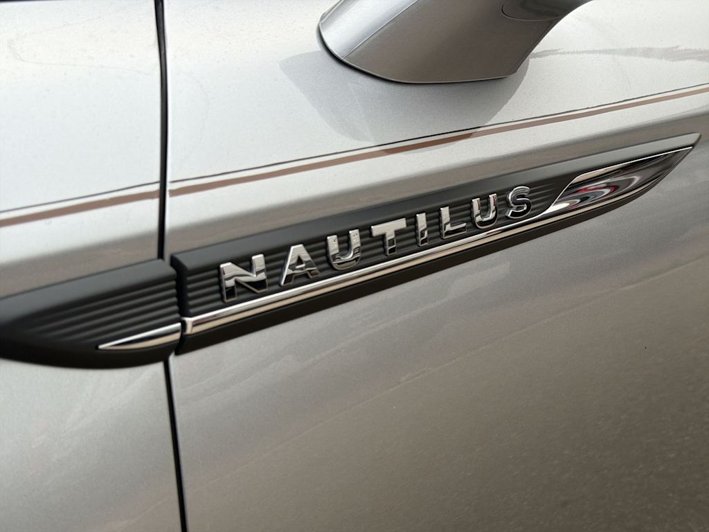 Thumbnail: 2022 Lincoln Nautilus - 23
