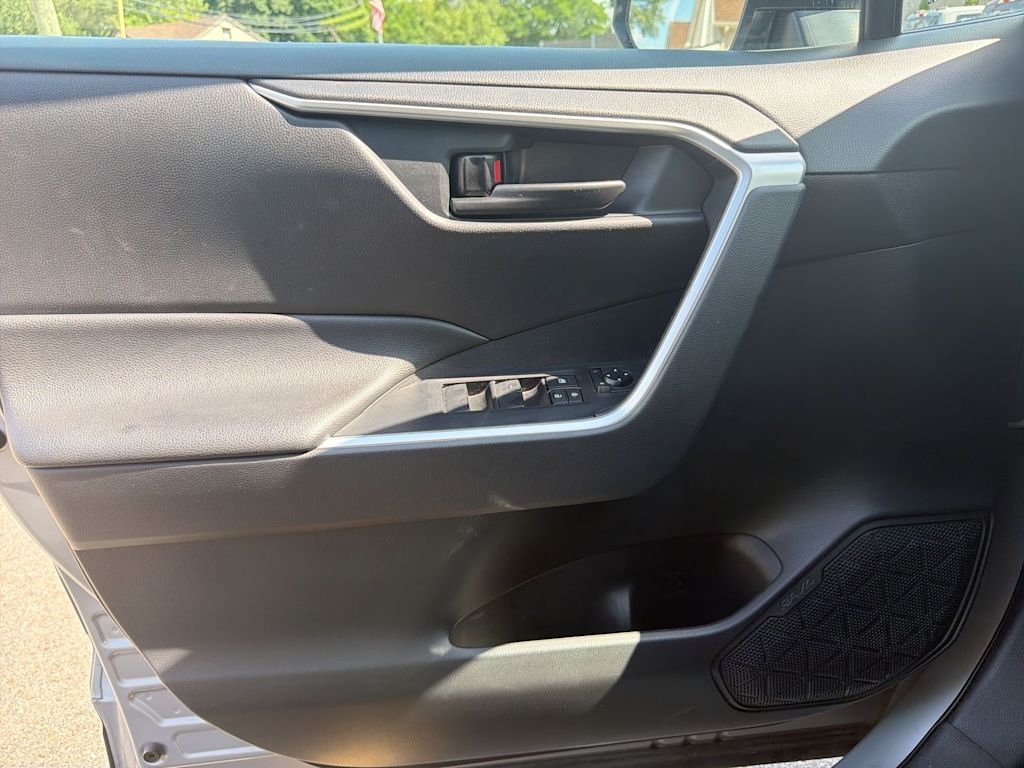 Thumbnail: 2021 Toyota RAV4 - 33