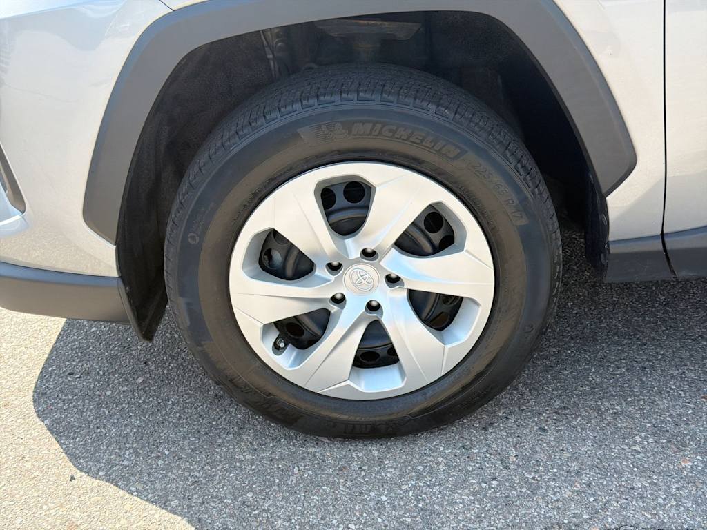 Thumbnail: 2021 Toyota RAV4 - 8