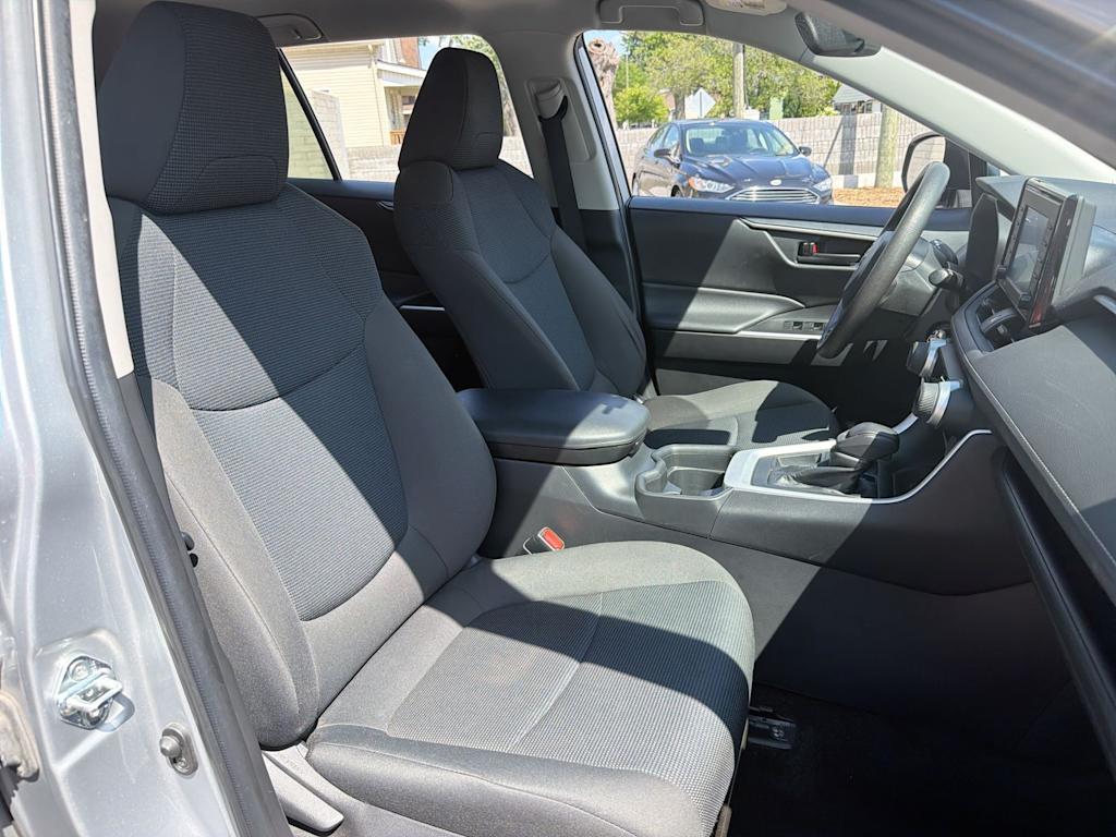 Thumbnail: 2021 Toyota RAV4 - 28