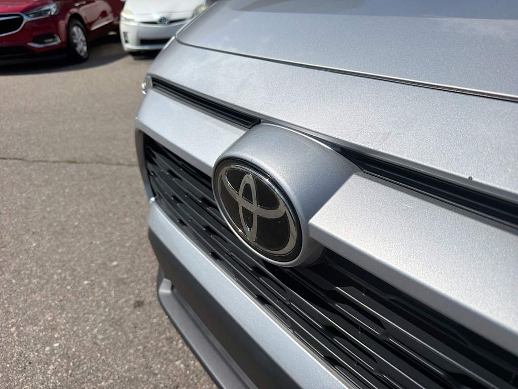 Thumbnail: 2021 Toyota RAV4 - 7