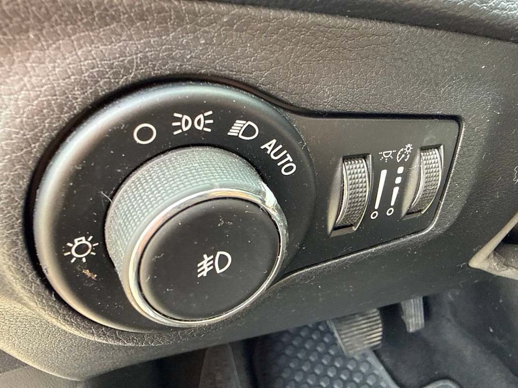 Thumbnail: 2018 Jeep Compass - 20