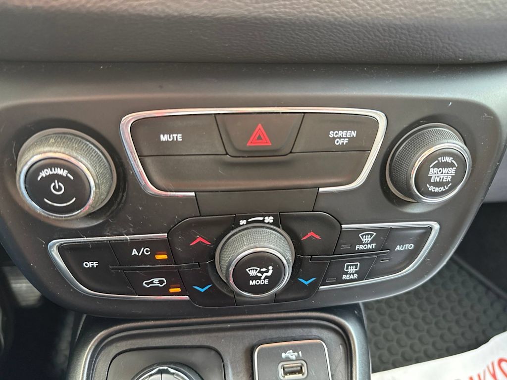 Thumbnail: 2018 Jeep Compass - 32