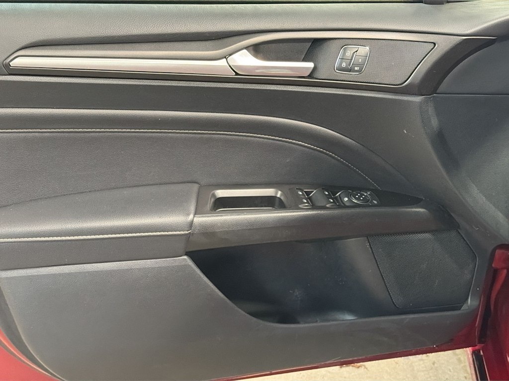 Thumbnail: 2017 Ford Fusion - 33