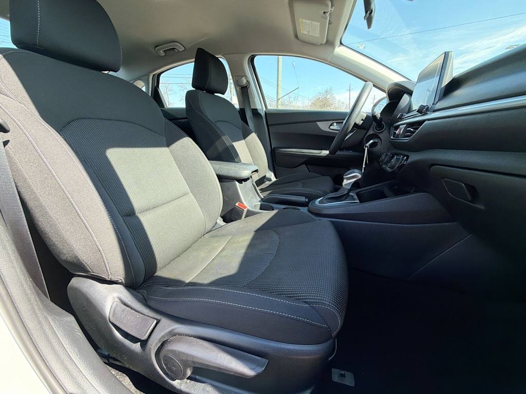 Thumbnail: 2019 Kia Forte - 28