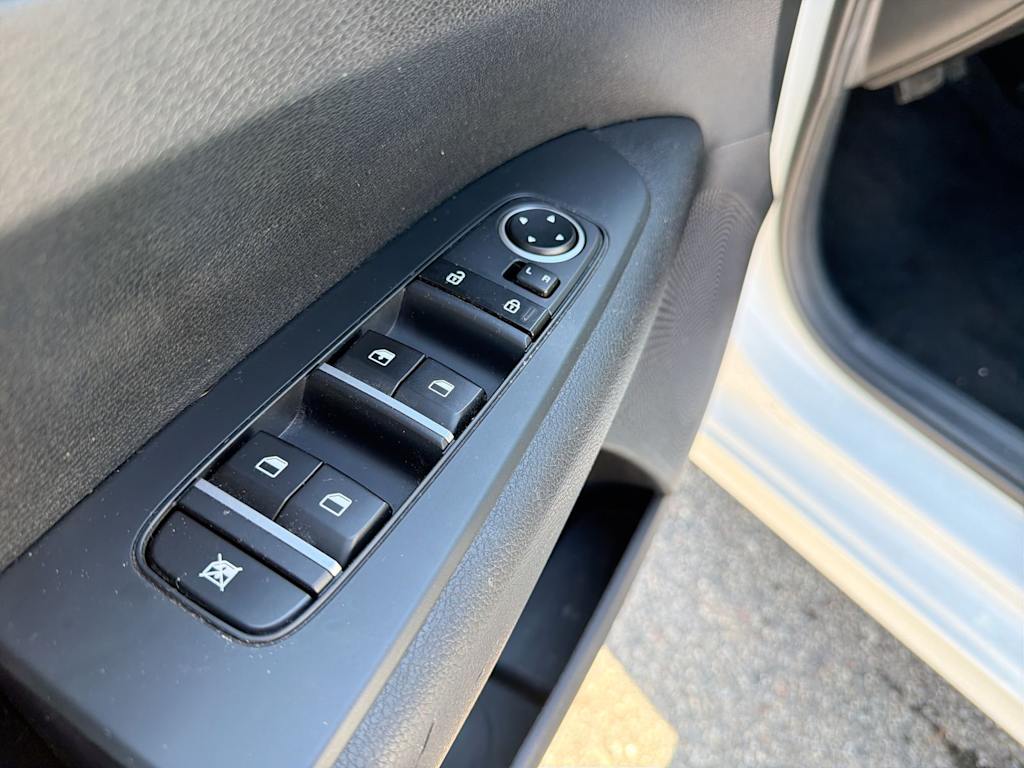 Thumbnail: 2019 Kia Forte - 25
