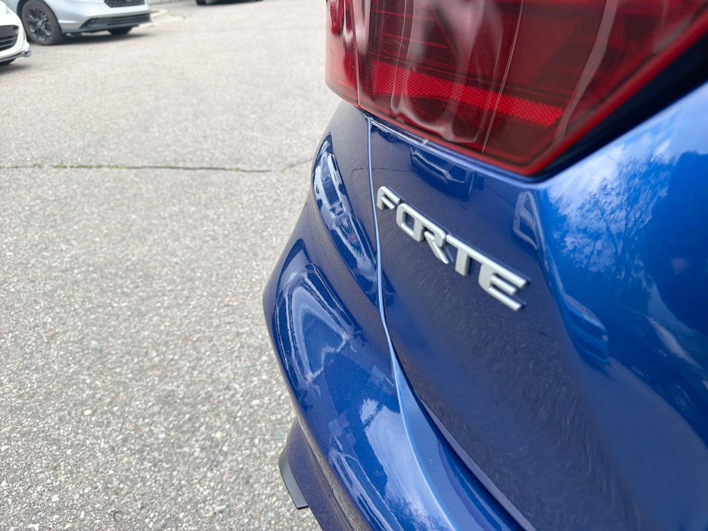 Thumbnail: 2023 Kia Forte - 24