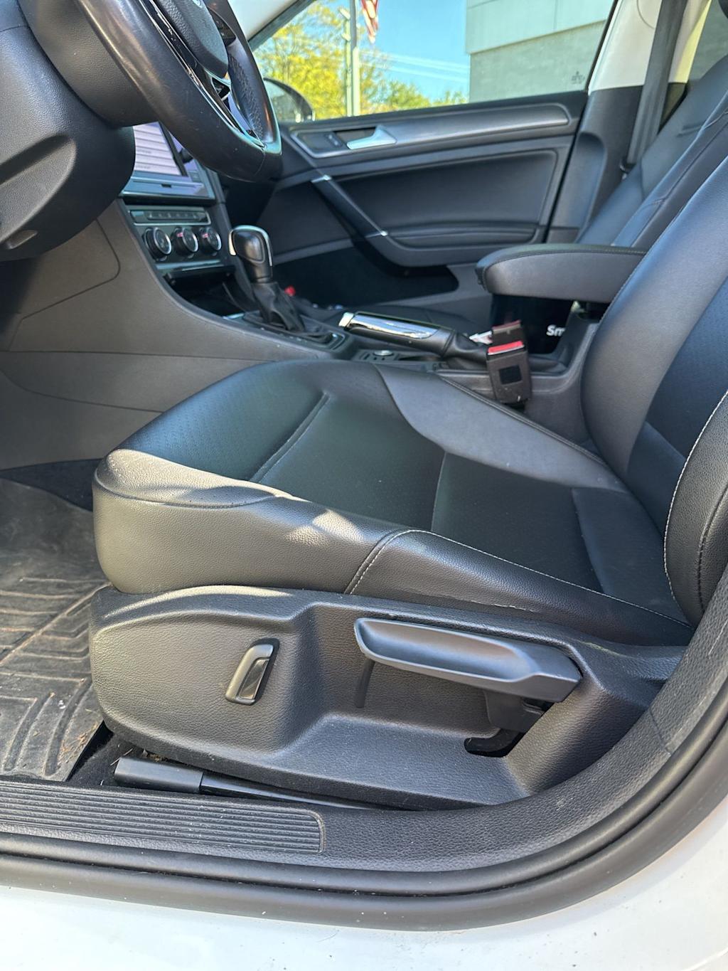 Thumbnail: 2021 Volkswagen Golf - 18