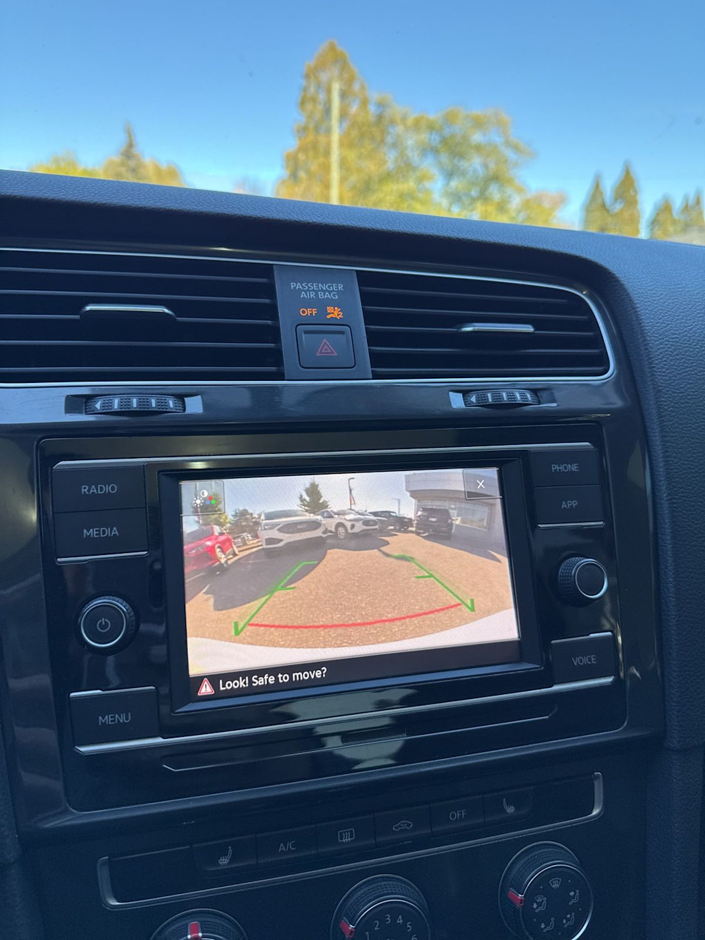 Thumbnail: 2021 Volkswagen Golf - 27