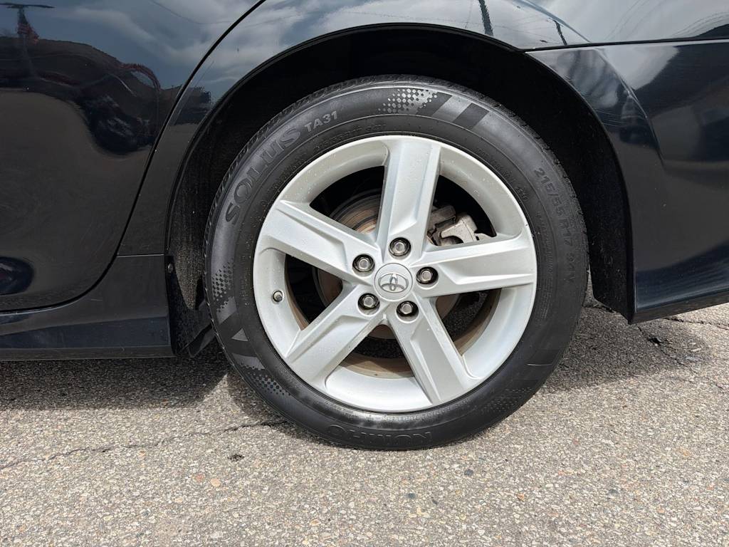 Thumbnail: 2014 Toyota Camry - 8