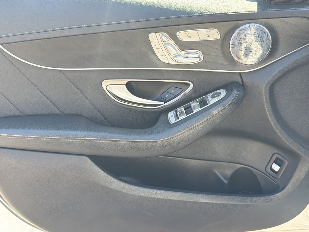 Thumbnail: 2015 Mercedes-Benz C-Class - 33