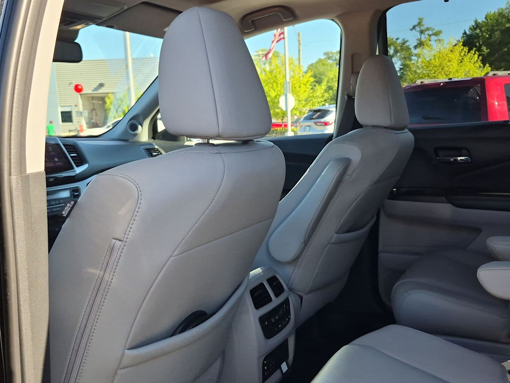 Thumbnail: 2018 Honda Pilot - 12
