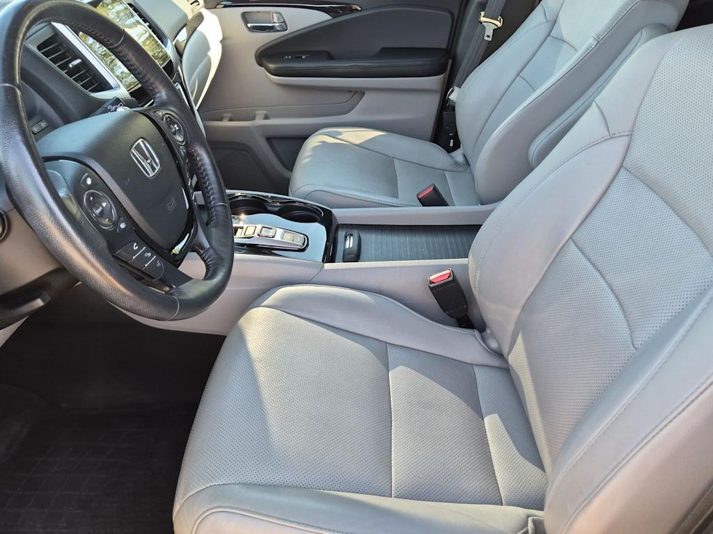 Thumbnail: 2018 Honda Pilot - 10