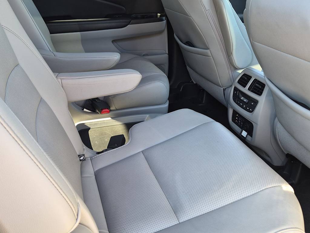 Thumbnail: 2018 Honda Pilot - 11