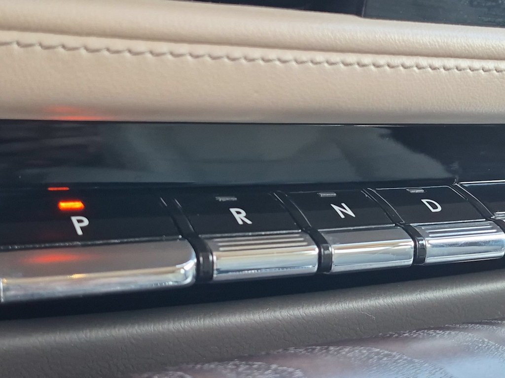 Thumbnail: 2021 Lincoln Aviator - 25