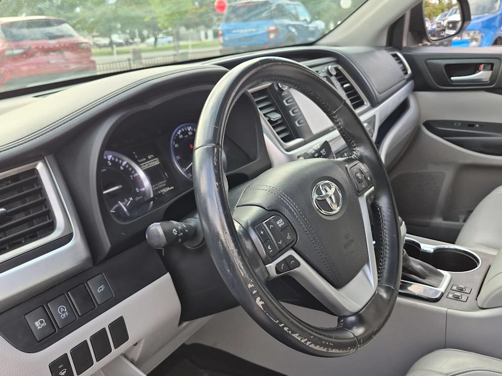 Thumbnail: 2017 Toyota Highlander - 2