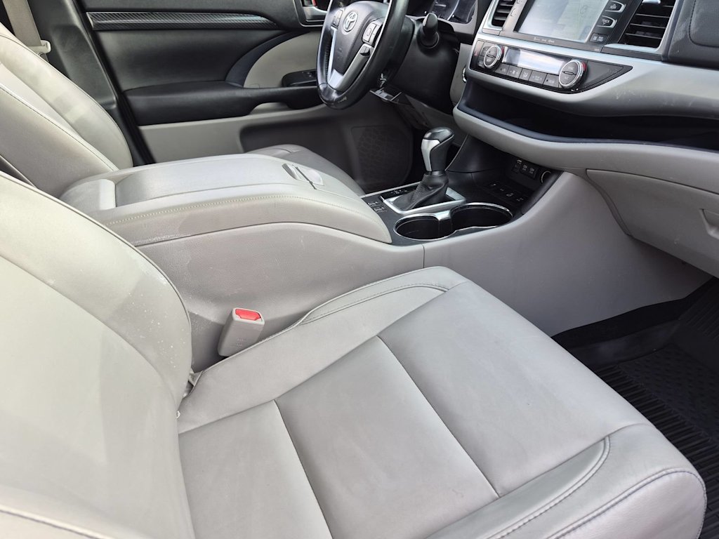 Thumbnail: 2017 Toyota Highlander - 26