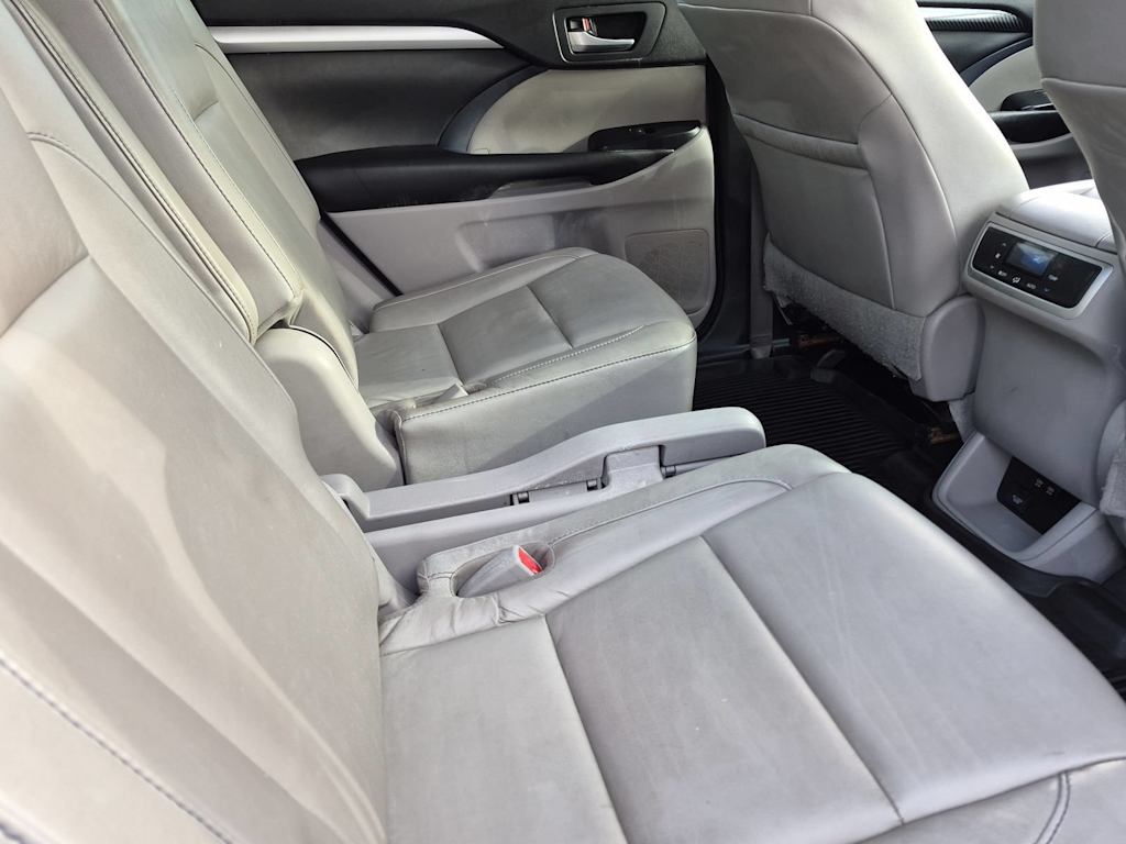Thumbnail: 2017 Toyota Highlander - 25