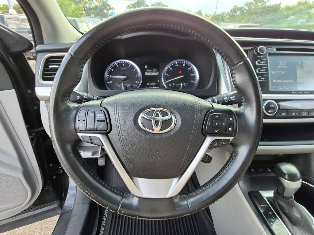 Thumbnail: 2017 Toyota Highlander - 12