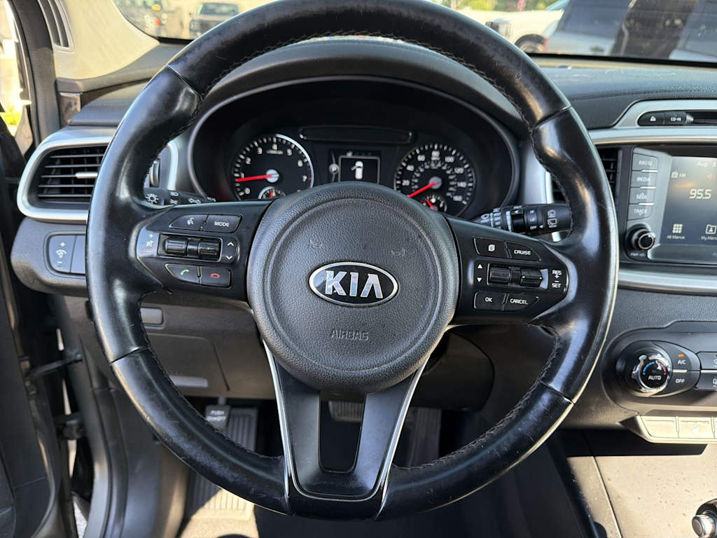 Thumbnail: 2017 Kia Sorento - 9