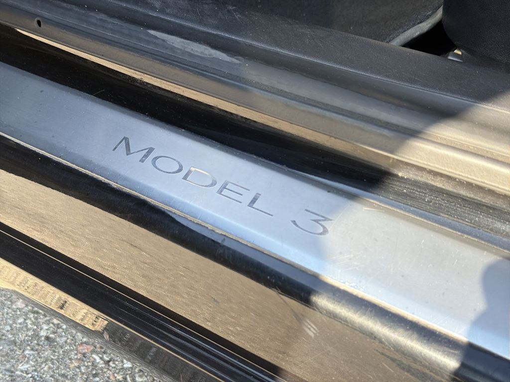 Thumbnail: 2020 Tesla Model 3 - 21