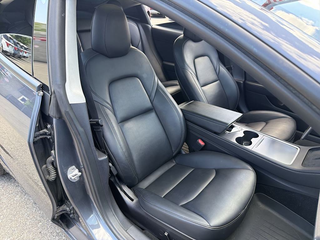 Thumbnail: 2023 Tesla Model 3 - 27